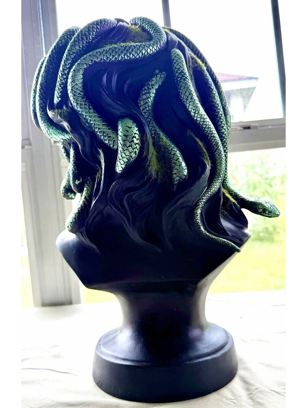 Stunning New Medusa Bust With Metallic Green Snake Hair Halloween 2025
